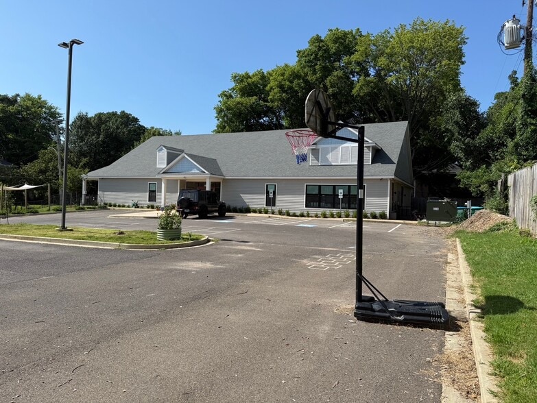 1430 Poplar Ave, Memphis, TN à vendre - Photo de l’immeuble – Image 2 sur 11