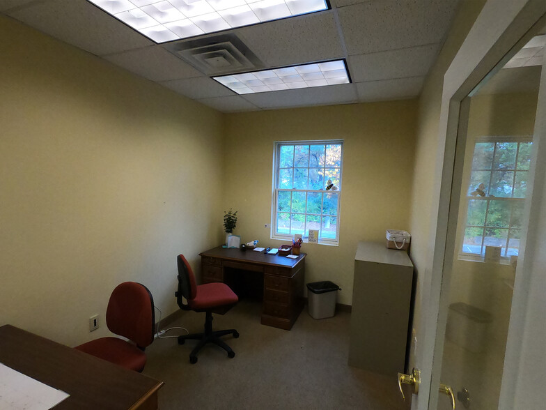 2330-2350 Schoenersville Rd, Bethlehem, PA à louer - Photo de l’immeuble – Image 3 sur 5