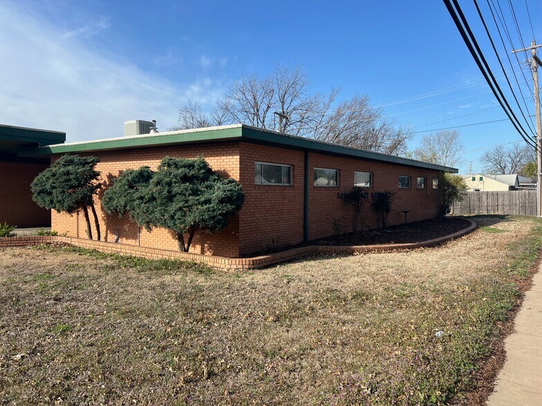 900 E Hartford Ave, Ponca City, OK à louer - Photo de l’immeuble – Image 2 sur 21