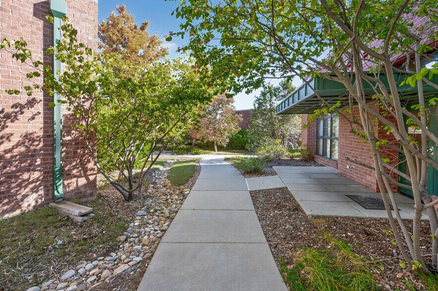 88 Inverness Cir E, Englewood, CO à vendre - Photo de l’immeuble – Image 3 sur 15