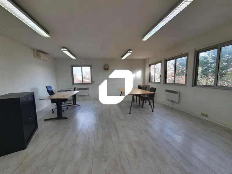 Bureau dans Neuilly-sur-Marne à louer Photo intérieure– Image 1 sur 7