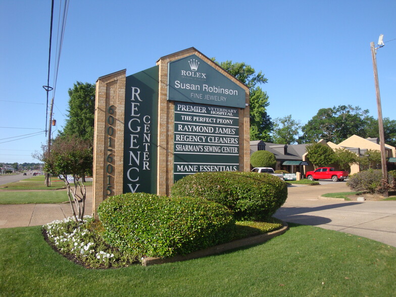 6011 S Broadway Ave, Tyler, TX à louer - Photo de l’immeuble – Image 1 sur 6