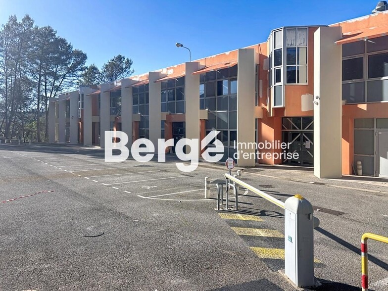 230 Route Des Dolines, Valbonne à louer - Photo de l’immeuble – Image 2 sur 12