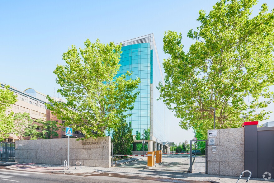 Calle Josefa Valcárcel, 30, Madrid, Madrid à louer - Photo de l’immeuble – Image 3 sur 6