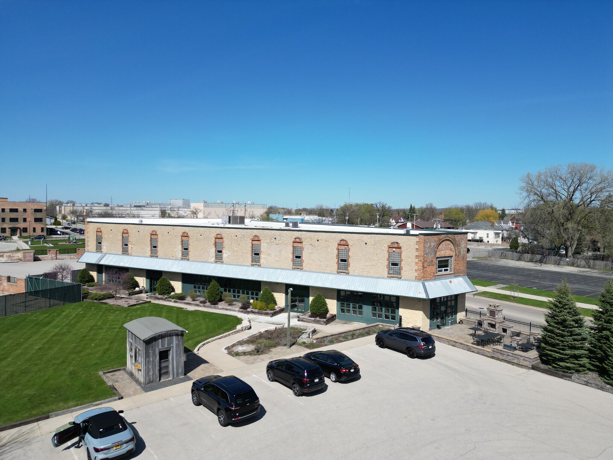 24 S Brooke St, Fond Du Lac, WI à vendre Photo principale– Image 1 sur 15