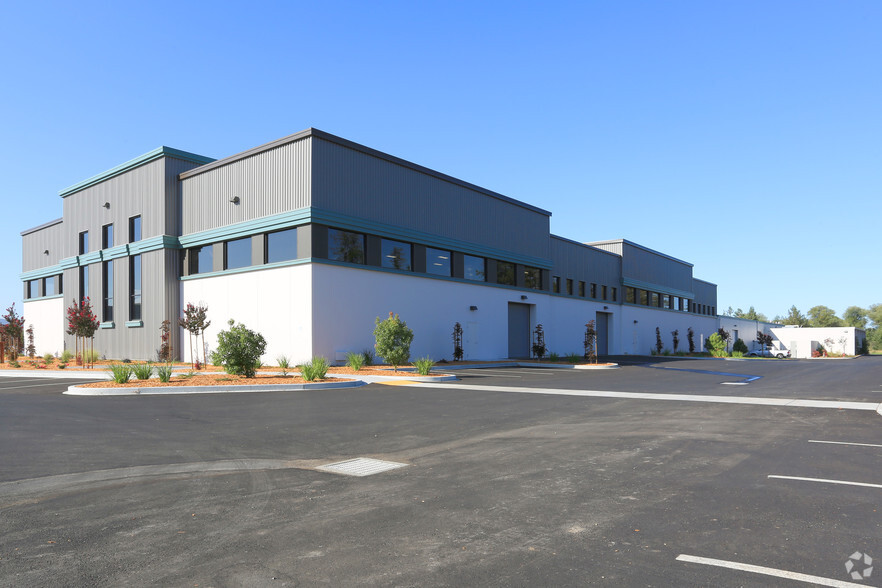3200 Lakeville Hwy, Petaluma, CA à louer - Photo de l’immeuble – Image 3 sur 16