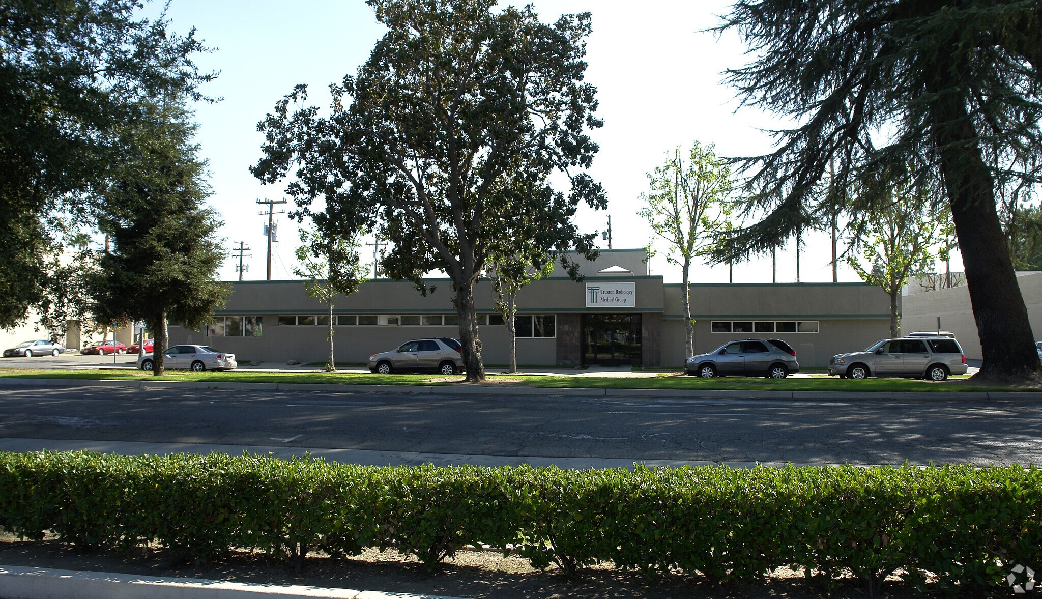 Kern Radiology Buildings portefeuille de 3 biens à vendre sur LoopNet.fr Photo principale– Image 1 sur 5