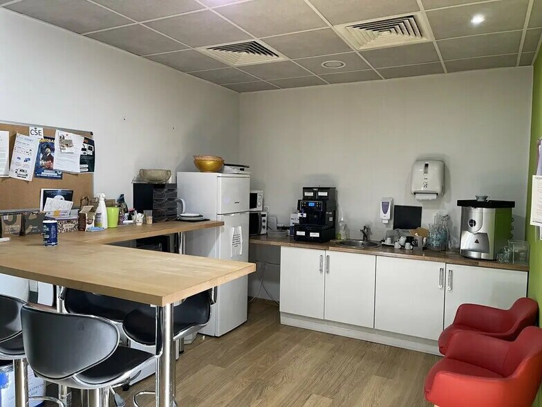 Bureau dans Aubagne à vendre - Photo intérieure – Image 2 sur 12