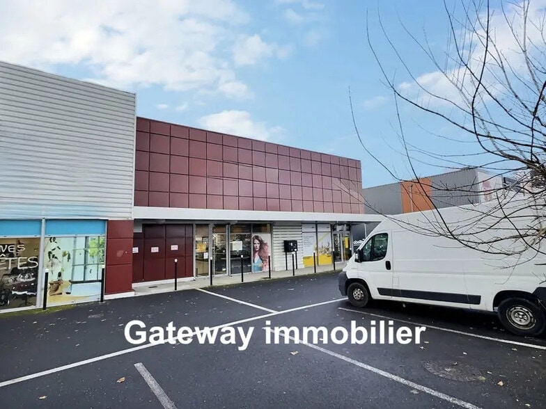 Industriel/Logistique dans Aubière à vendre - Photo de l’immeuble – Image 2 sur 12