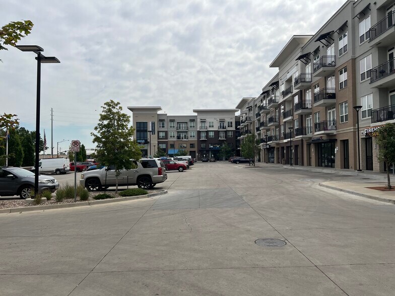 13650 E Colfax Ave, Aurora, CO à louer - Photo de l’immeuble – Image 3 sur 8