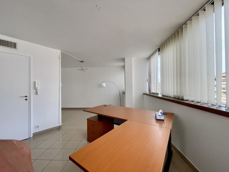Bureau dans Saint Raphael à vendre - Photo de l’immeuble – Image 3 sur 14