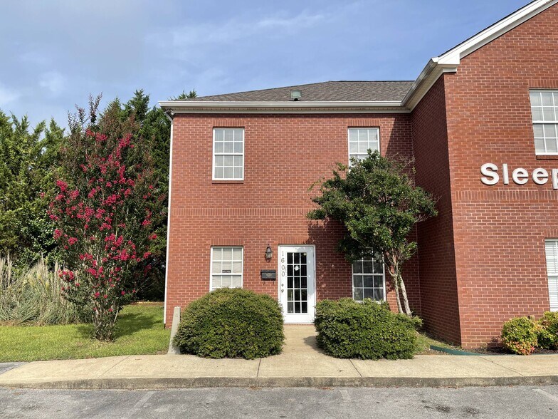 1600 Clingan Ridge Dr, Cleveland, TN à louer - Photo de l’immeuble – Image 2 sur 28