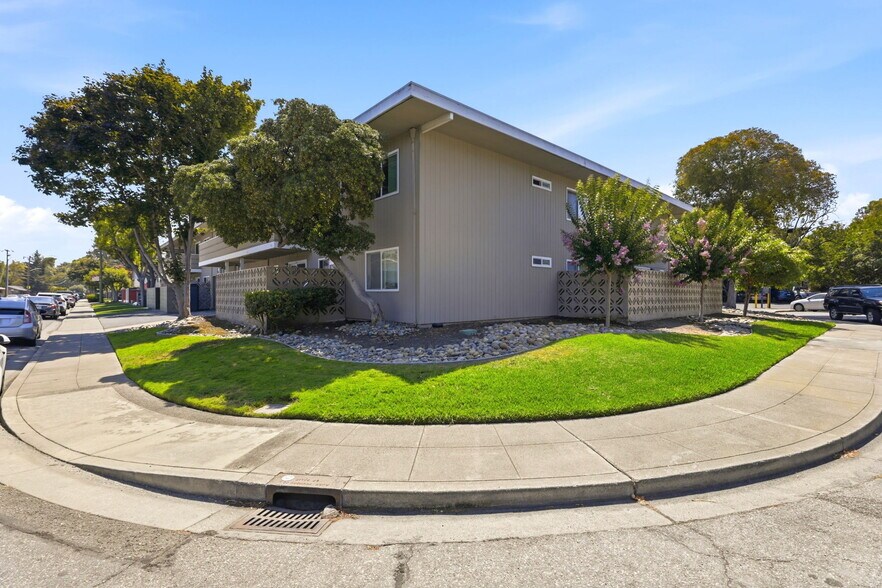 527 Walker Dr, Mountain View, CA à vendre - Photo de l’immeuble – Image 3 sur 40