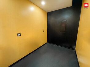 16923 Vanowen St, Van Nuys, CA à louer Photo intérieure– Image 1 sur 6