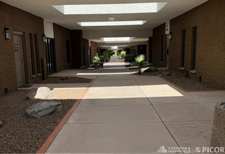 6560 E Carondelet Dr, Tucson, AZ à louer Photo intérieure– Image 2 sur 13