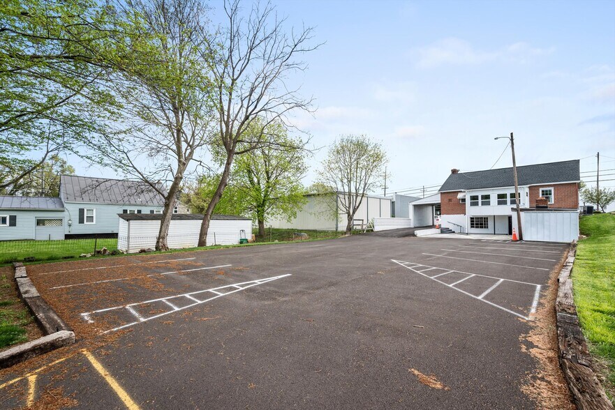2109 Valley Ave, Winchester, VA à vendre - Photo de l’immeuble – Image 2 sur 33