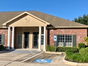 2245 N Loop 336 W, Conroe, TX à louer Photo de l’immeuble– Image 1 sur 1
