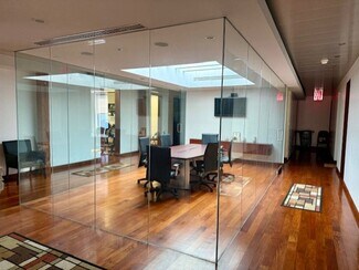 Plus de détails pour 2550 Crescent St, Astoria, NY - Bureau à louer