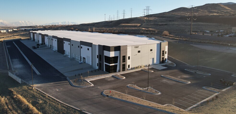 15897 South Axia Drive, Herriman, UT à louer - Photo de l’immeuble – Image 2 sur 5