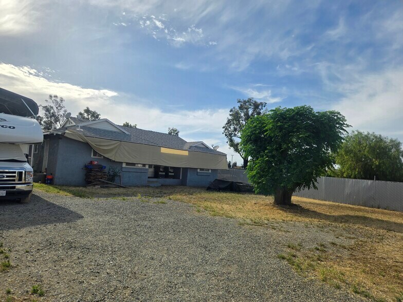 23320-23330 Cajalco Rd, Perris, CA à vendre - Photo de l’immeuble – Image 3 sur 4