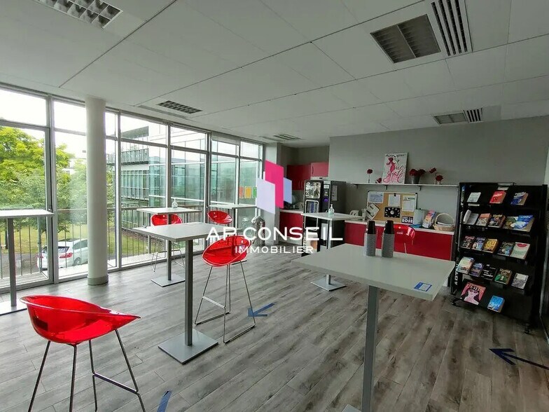 Bureau dans Voisins-le-Bretonneux à vendre - Photo intérieure – Image 3 sur 7