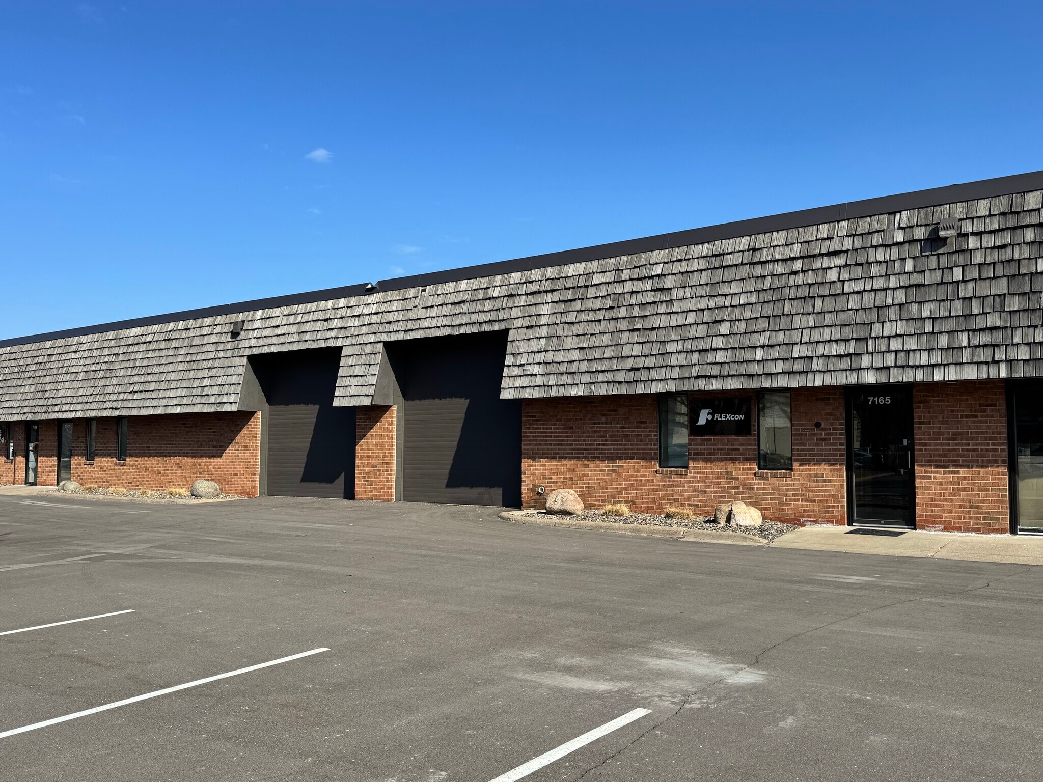 7155-7175 W Commerce Cir, Fridley, MN à louer Photo intérieure– Image 1 sur 4