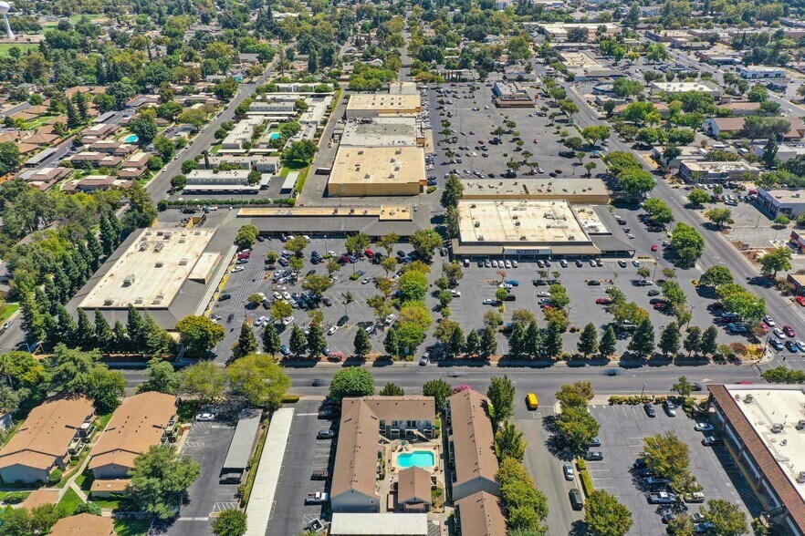 80 W Court St, Woodland, CA à louer - Photo de l’immeuble – Image 3 sur 6