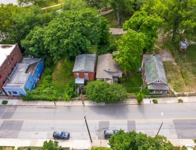 2024 Summit St, Kansas City, MO à vendre - Aérien – Image 2 sur 3