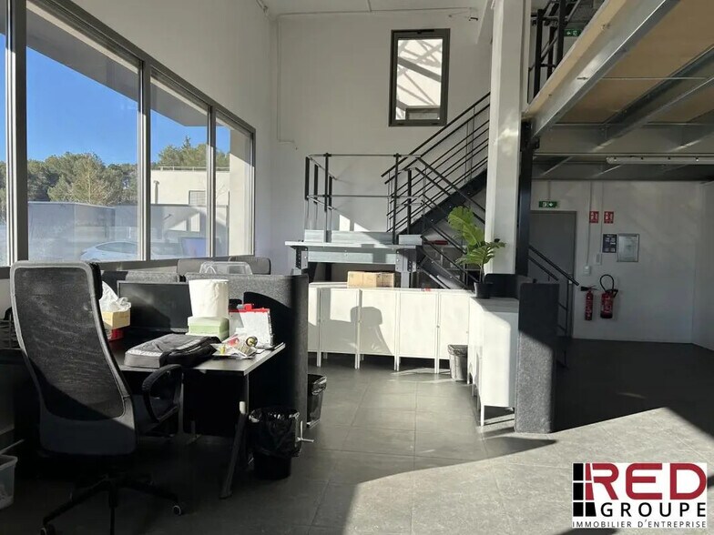 1480 Avenue D'Armenie, Gardanne à louer - Photo de l’immeuble – Image 3 sur 11