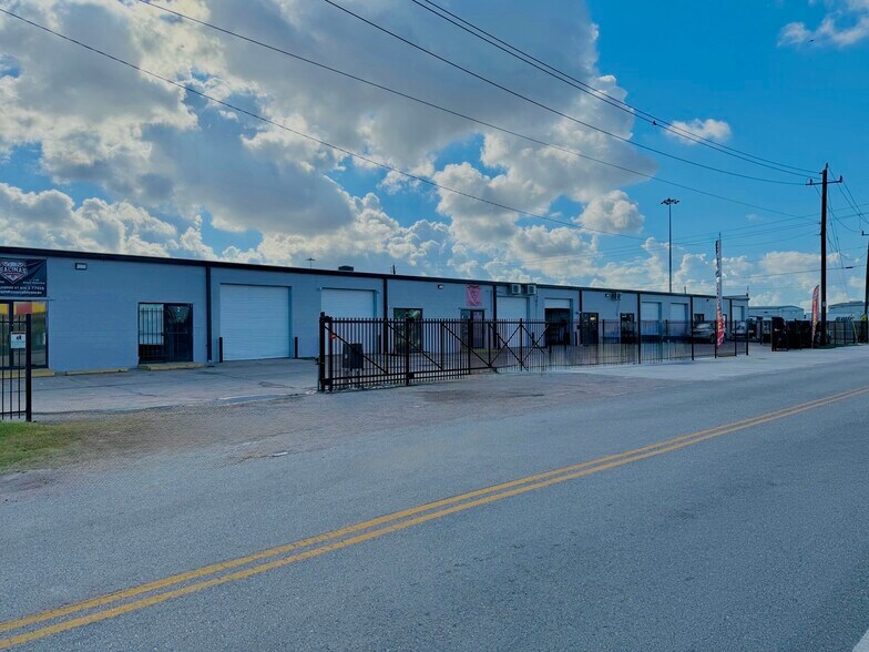 1423 Hollywood St, Houston, TX à louer - Photo de l’immeuble – Image 1 sur 7