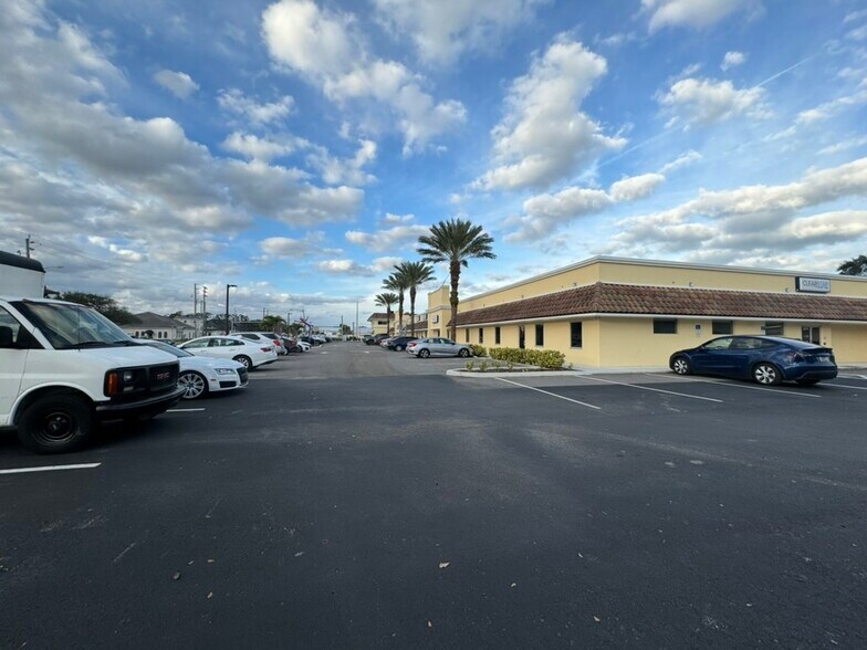 2225-2275 S Babcock St, Melbourne, FL à louer - Photo de l’immeuble – Image 3 sur 5