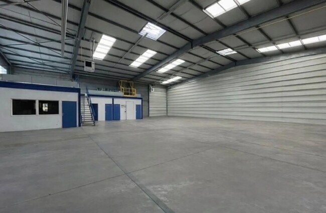 Plus de détails pour Bureau, Industriel/Logistique à louer