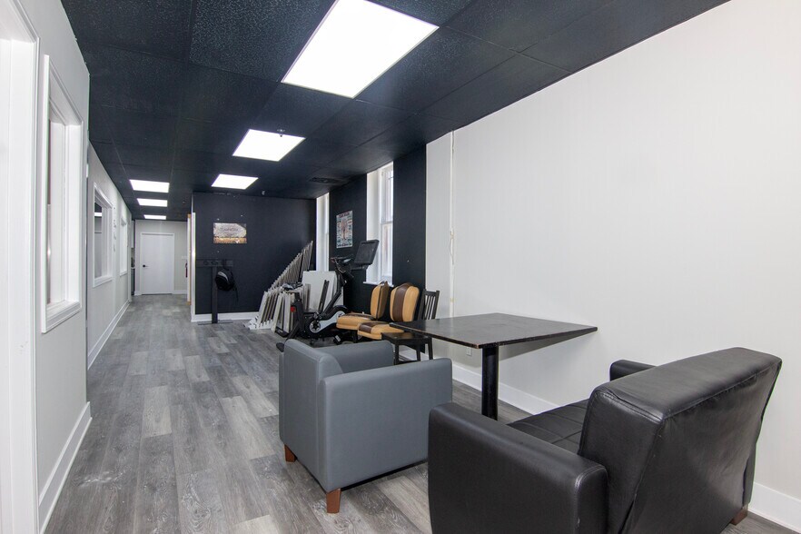 30-07 39th Ave, Long Island City, NY à louer - Photo de l’immeuble – Image 2 sur 7