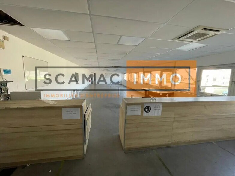 Industriel/Logistique dans à louer - Photo de l’immeuble – Image 1 sur 5