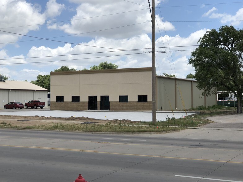 206 N West St, Wichita, KS à louer - Photo de l’immeuble – Image 3 sur 21