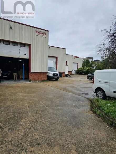 Local d’activités dans Ivry-sur-Seine à louer - Photo de l’immeuble – Image 1 sur 4