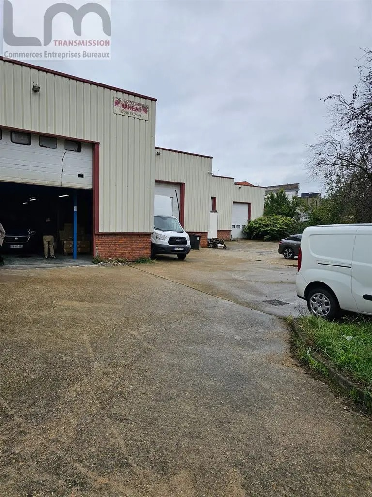 Local d’activités dans Ivry-sur-Seine à louer Photo de l’immeuble– Image 1 sur 5