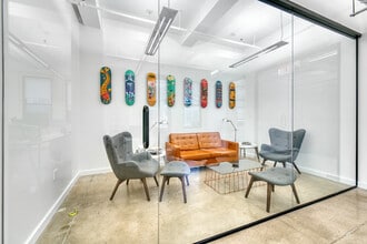 255 W 36th St, New York, NY à louer Photo de l’immeuble– Image 1 sur 8