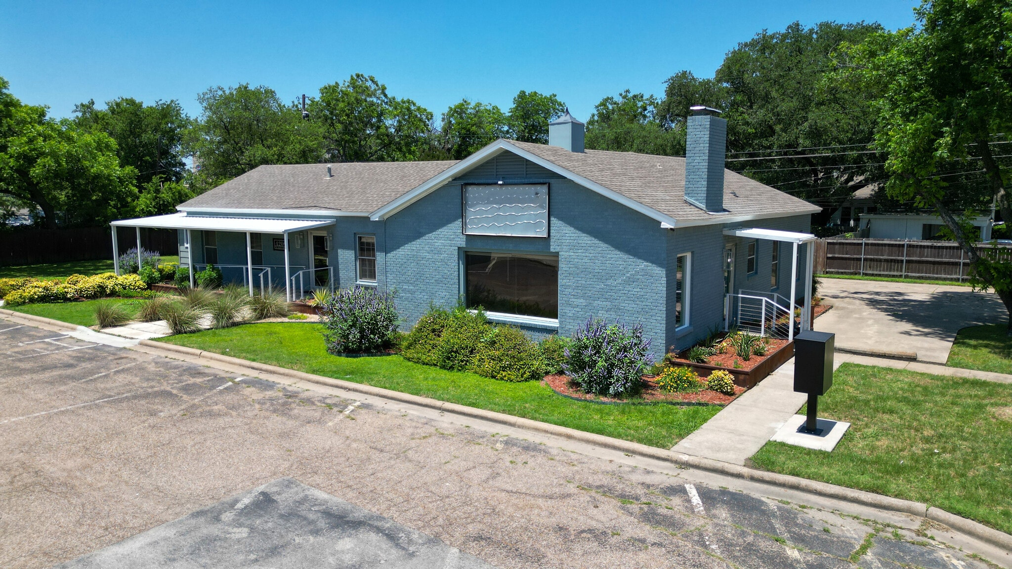 4209 W waco Dr, Waco, TX à louer Photo de l’immeuble– Image 1 sur 6