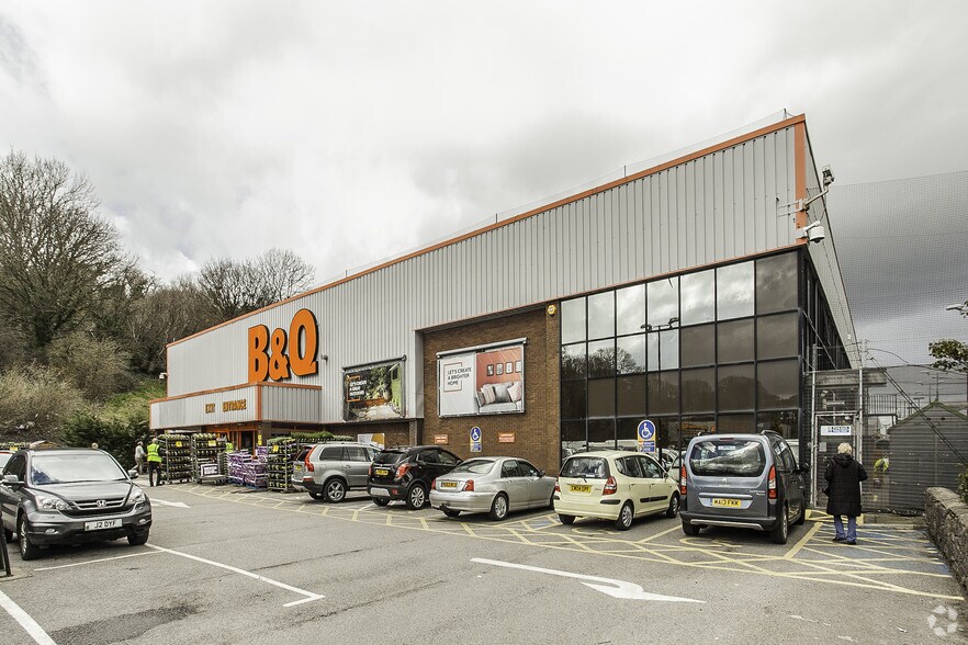 B&Q & HALFORDS | CAERNARFON ROAD portefeuille de 2 biens à vendre sur LoopNet.fr - Photo principale – Image 1 sur 1