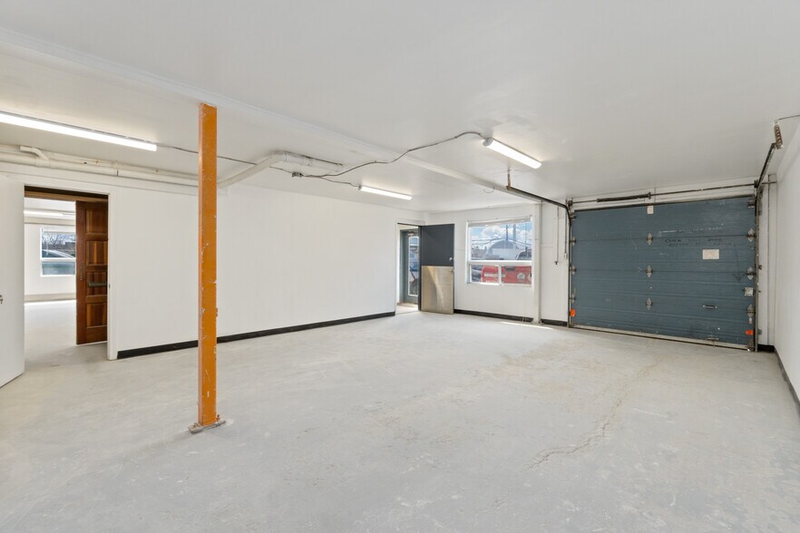 1010 Polytek St, Gloucester, ON à vendre - Photo intérieure – Image 3 sur 17