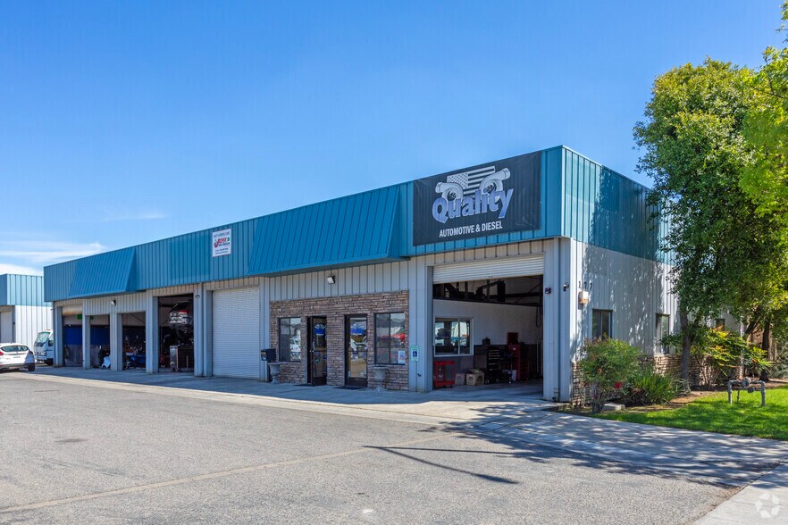177 N Sunnyside Ave, Clovis, CA à louer - Photo principale – Image 2 sur 7