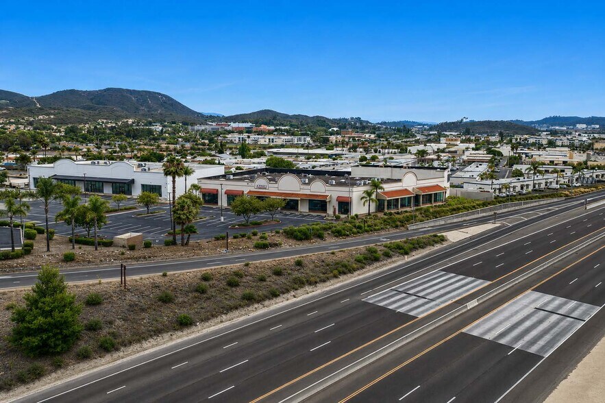 1617 Capalina Rd, San Marcos, CA à louer - Photo de l’immeuble – Image 1 sur 7