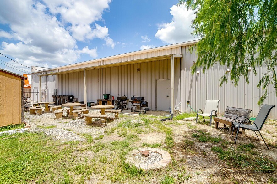 2606 Hemphill St, Fort Worth, TX à vendre - Photo de l’immeuble – Image 2 sur 6