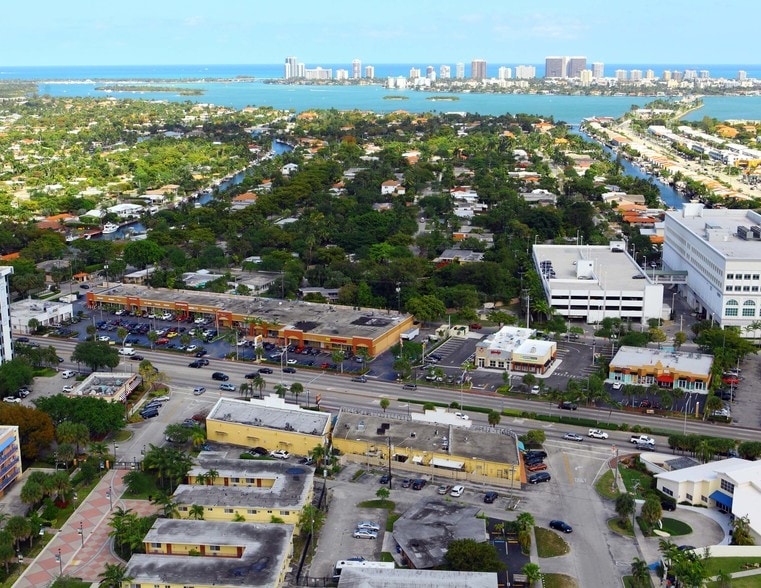 12405-13 Biscayne Blvd, Miami, FL à louer - Photo de l’immeuble – Image 2 sur 8