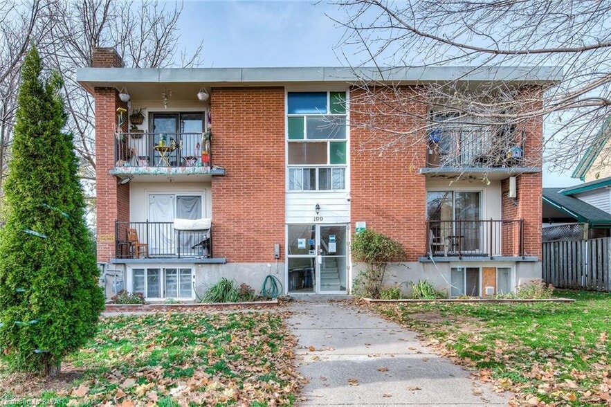 199 Ahrens St W, Kitchener, ON à vendre - Photo principale – Image 1 sur 5