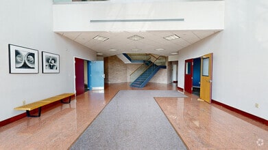 2 Gateway Blvd, East Granby, CT à louer Numérisation 3D Matterport– Image 1 sur 1
