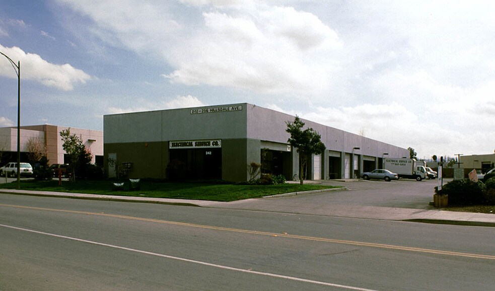 242-256 Hillsdale Ave, San Jose, CA à louer - Photo de l’immeuble – Image 2 sur 4