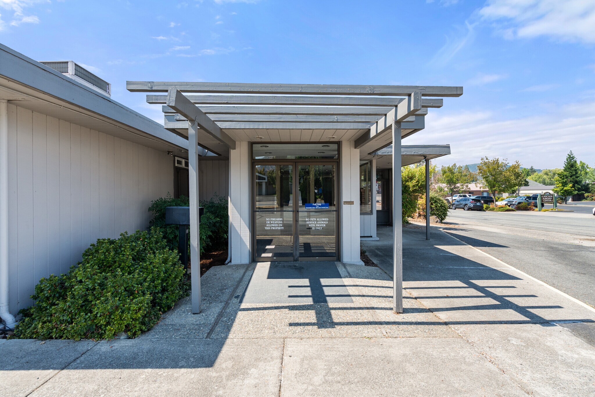 125 NE Manzanita Ave, Grants Pass, OR à vendre Photo principale– Image 1 sur 28