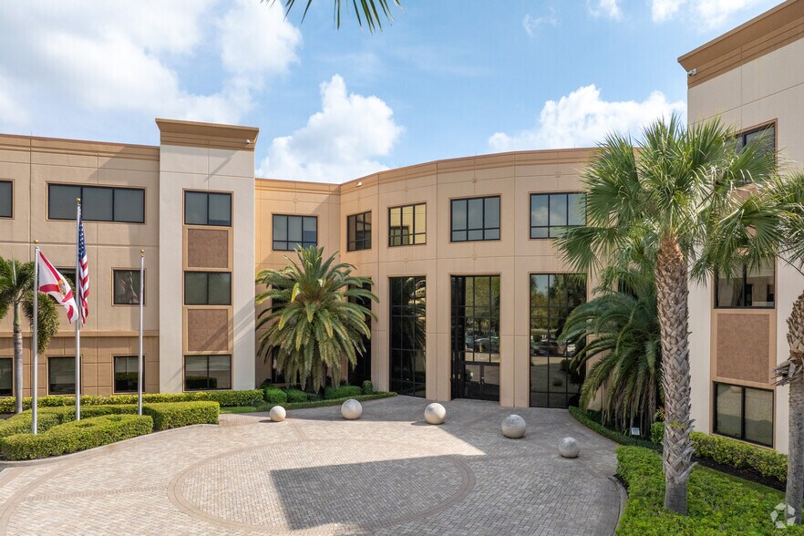 12651 Gateway Blvd, Fort Myers, FL à louer - Photo de l’immeuble – Image 2 sur 5